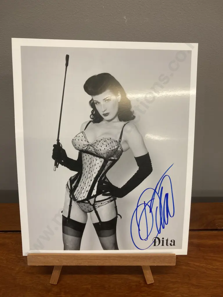 Dita von Teese Signed Photo 25 x 20cm With Hologram Authentication Image 1++